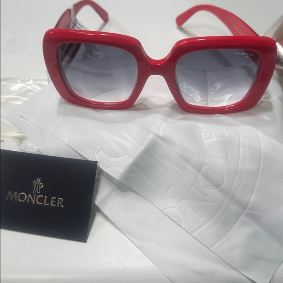 Moncler Bold Red Sunglasses Red - Picture 9 of 9
